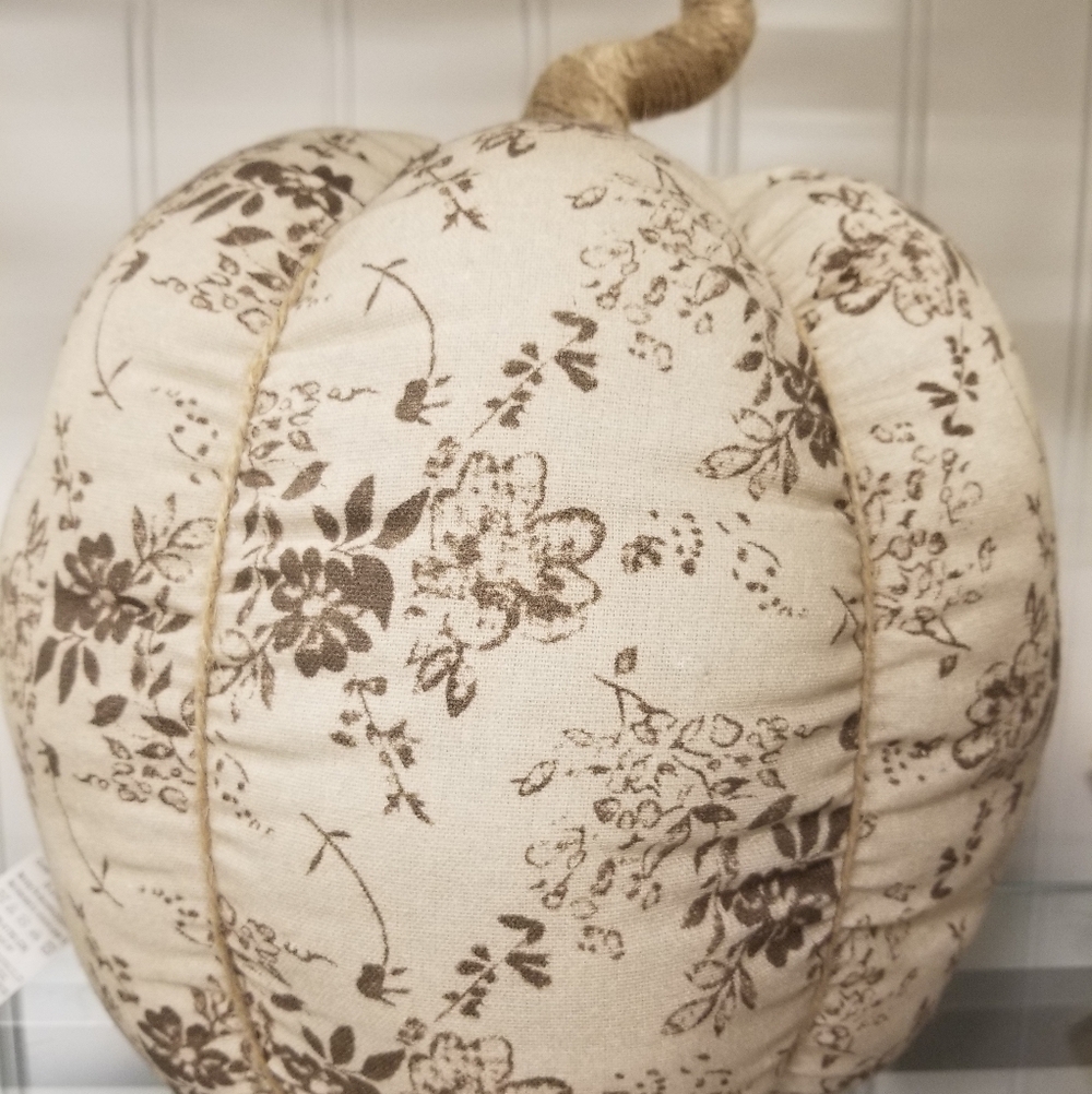 New Bundle Large and Small Fabric/Jute Pumkins